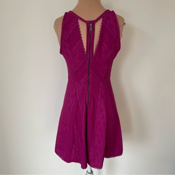 Free People Missed Connections Fit & Flare Fuchsia Crochet Lace Mini Dress EUC 2 - Picture 5 of 9